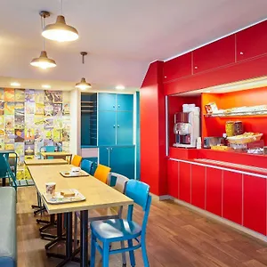 https://hotelf1-avignon-centre-courtine-gare.fr-provencehotel.com